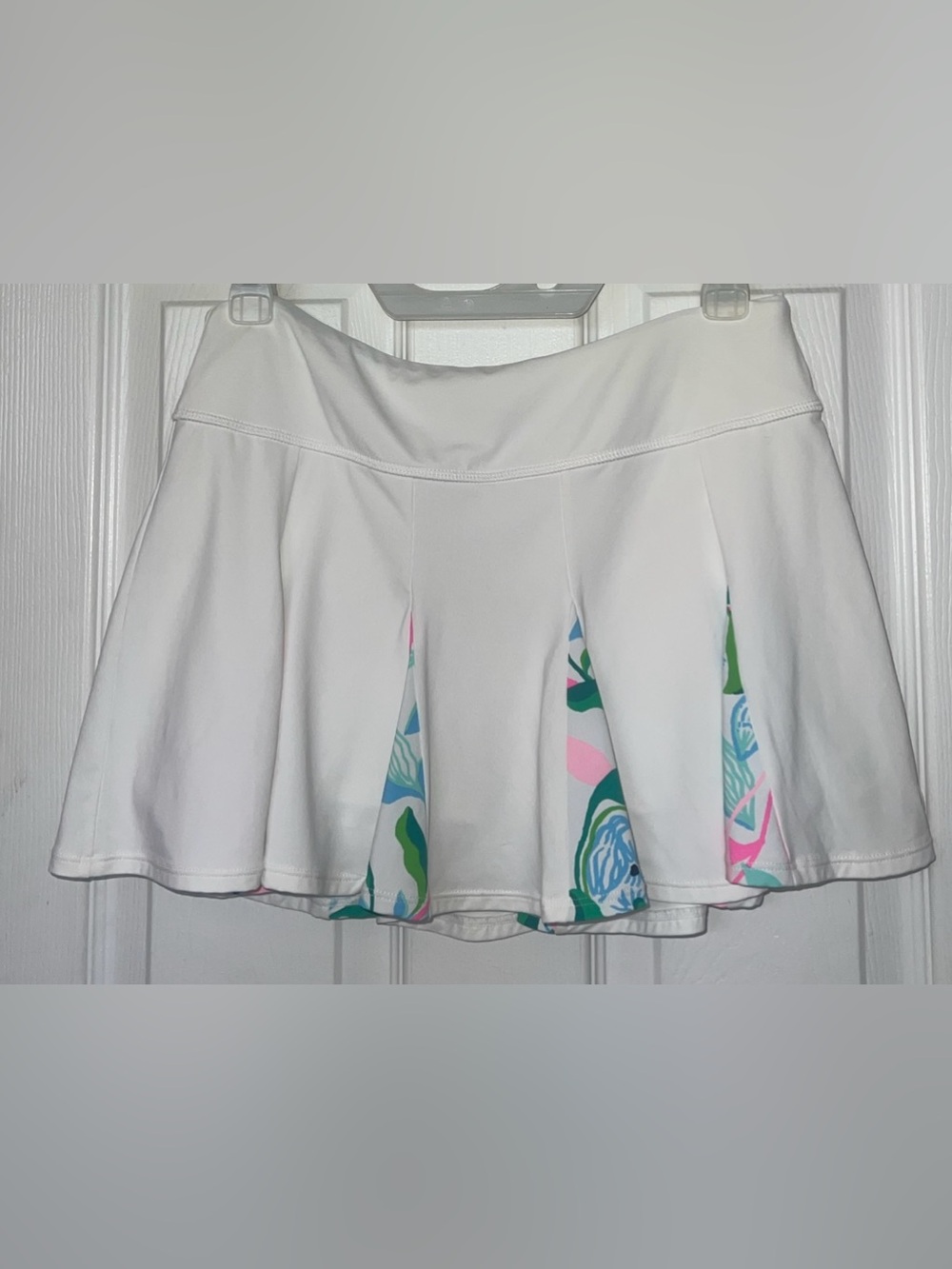 LILLY PULITZER LUXLETIC CASSATA WHITE STRETCH SKORT Sz Small EUC